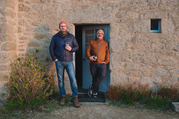 Grégory et Jeremy, pendant leur reportage photo à Meneham (Kerlouan)